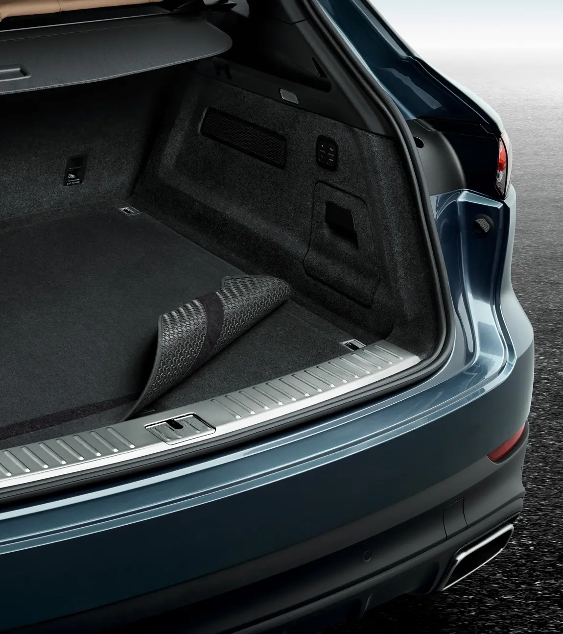 Porsche Reversible Luggage-Compartment Mat for Macan | PORSCHE SHOP