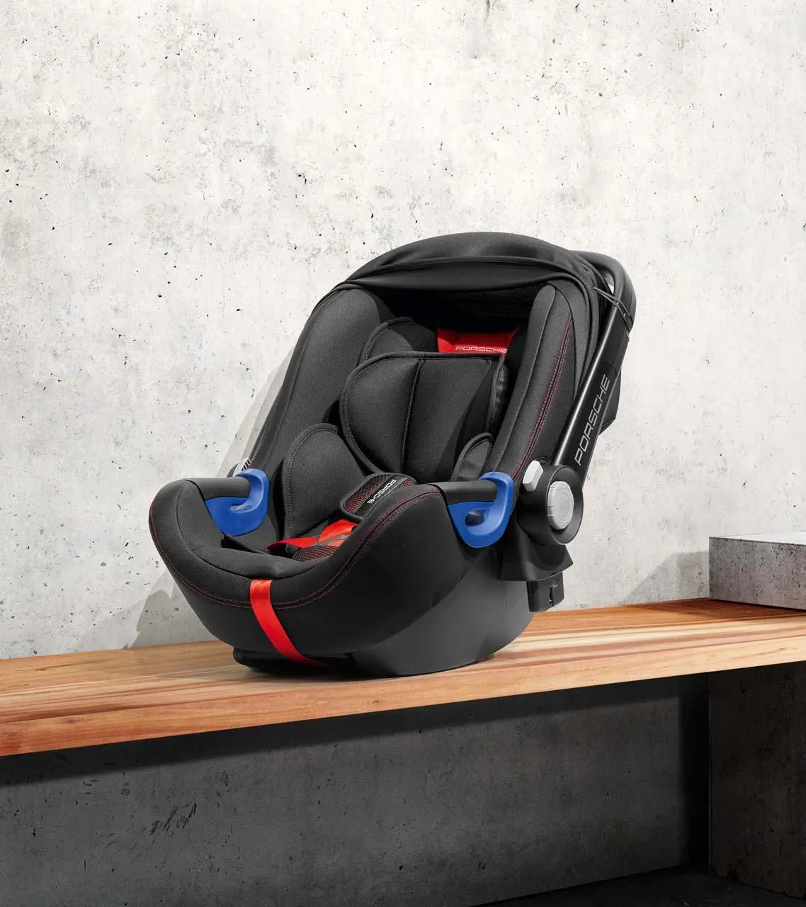 Porsche Baby Seat i-Size  Sicherer Kindersitz fr Neugeborene bis 15  Monate  Offizieller Porsche Shop | PORSCHE SHOP
