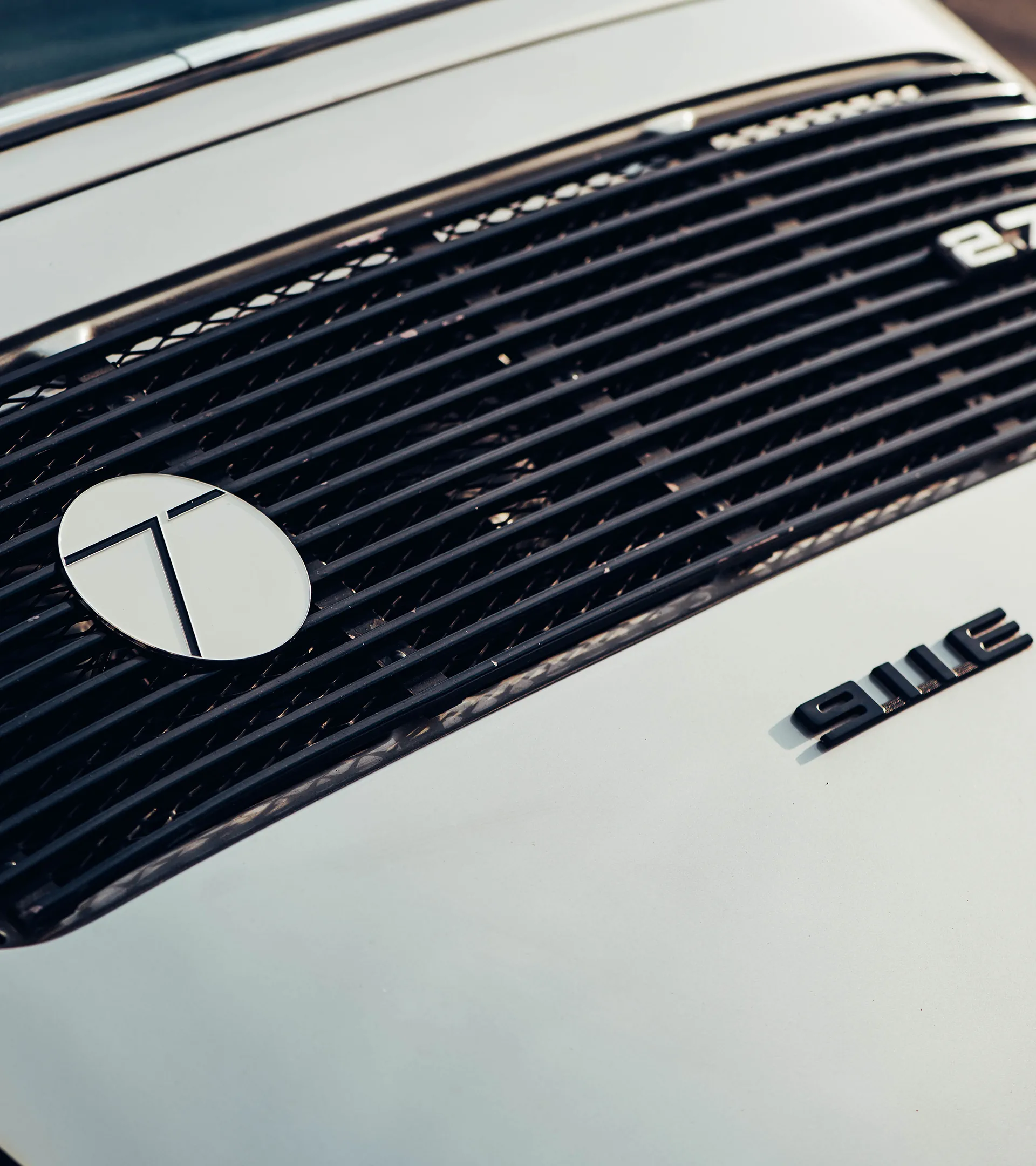 Grill badge – Type 7 | PORSCHE SHOP