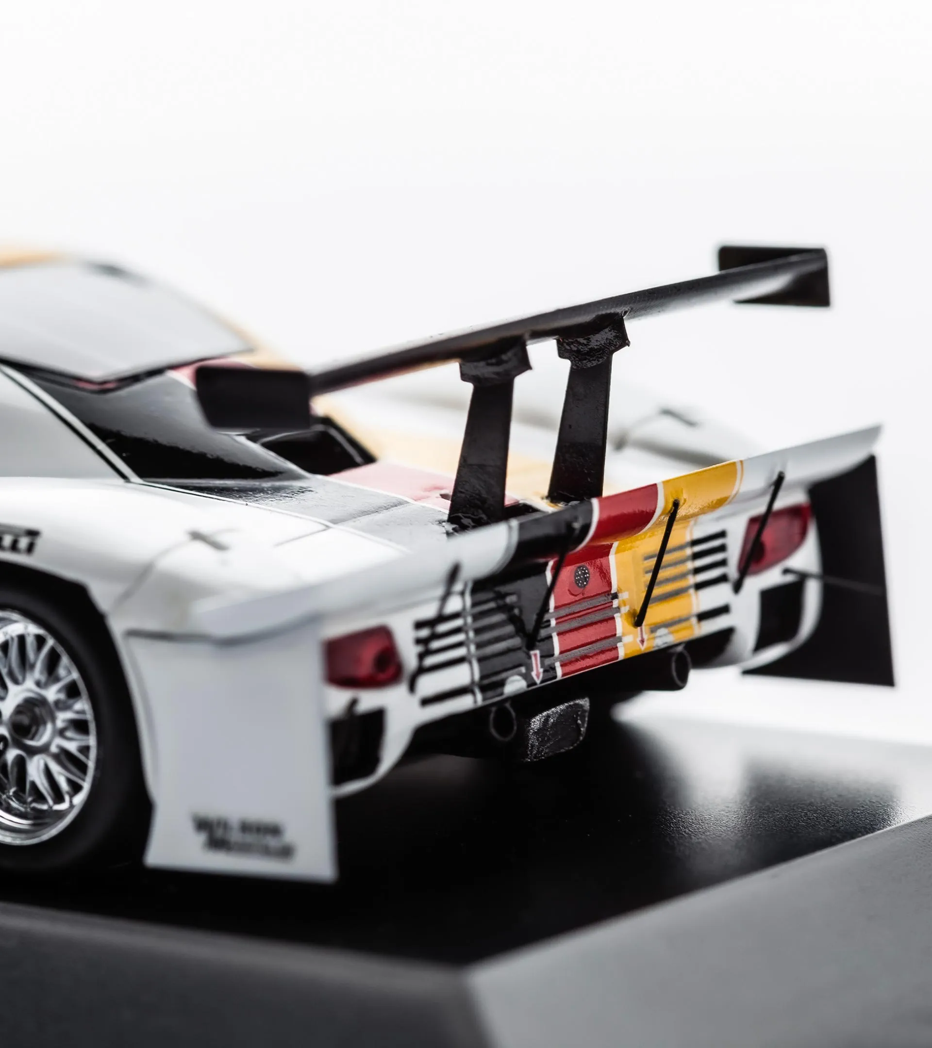 Miniature 1/43 Spark – Riley Mk XX Porsche #16 – 24h Daytona 2009 (Doré, Résine)