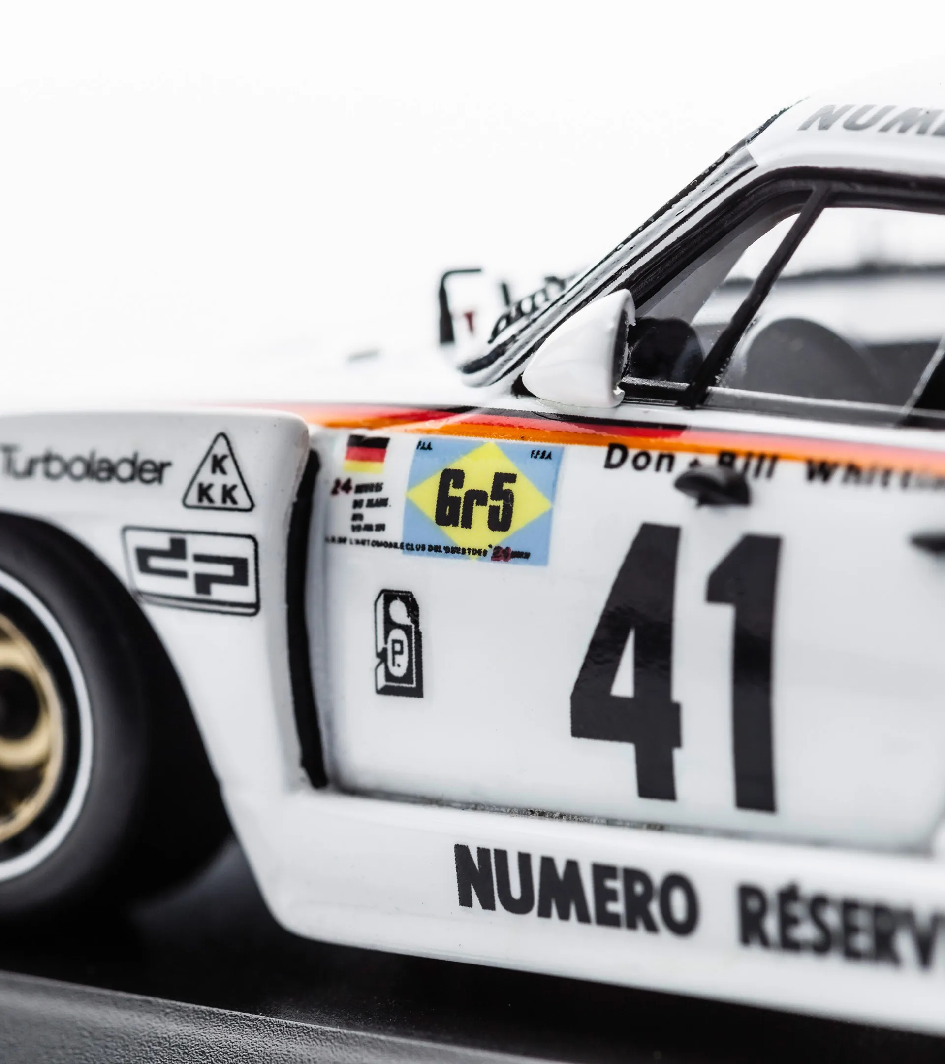 Voiture Miniature Porsche 935 Le Mans 1979 – Échelle 1/43, Quartzo, Multicolore
