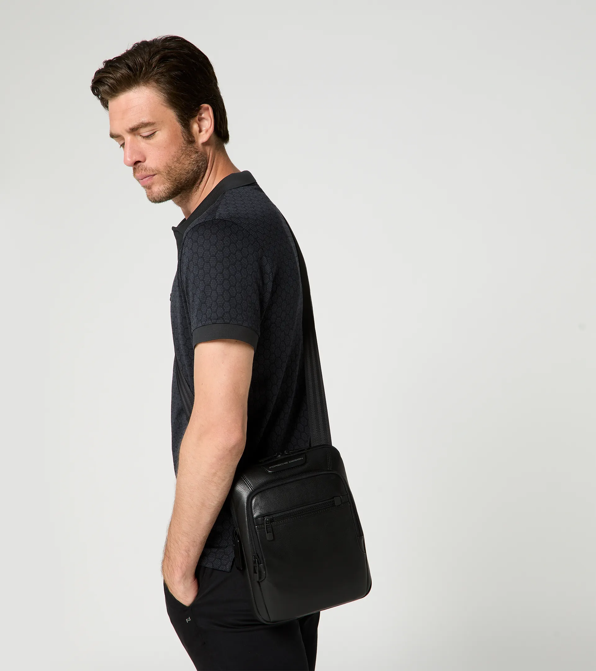Roadster Leather Shoulder Bag S | PORSCHE SHOP