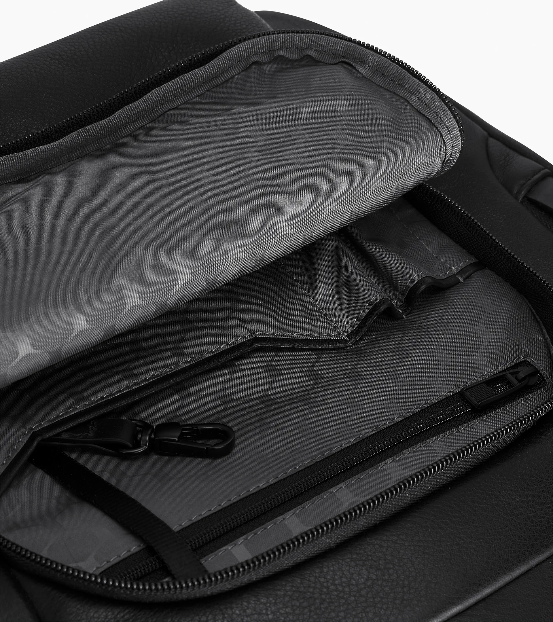 Roadster Leather Backpack M | PORSCHE SHOP
