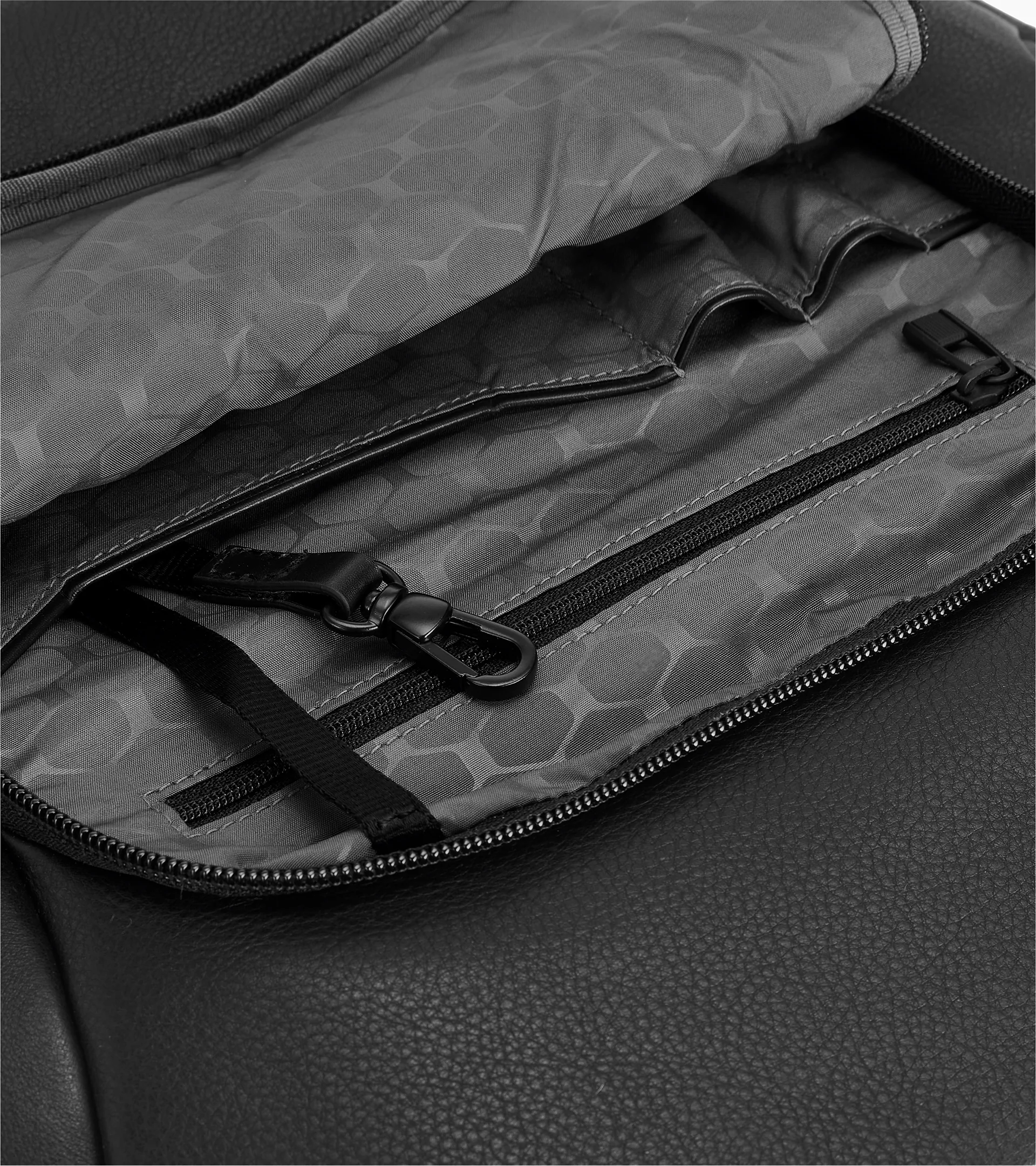 Roadster Leather Backpack L | PORSCHE SHOP