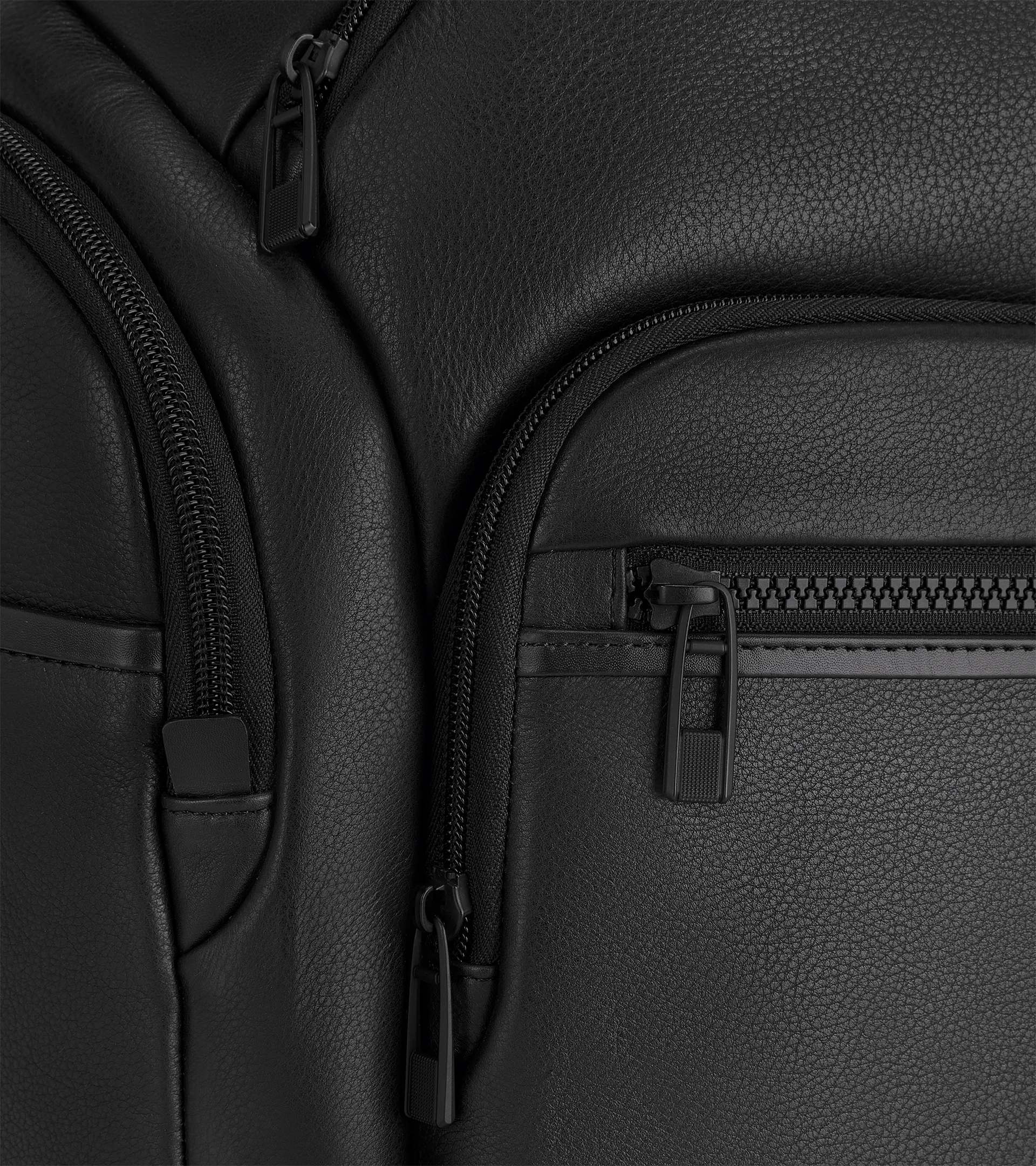 Roadster Leather Backpack L | PORSCHE SHOP