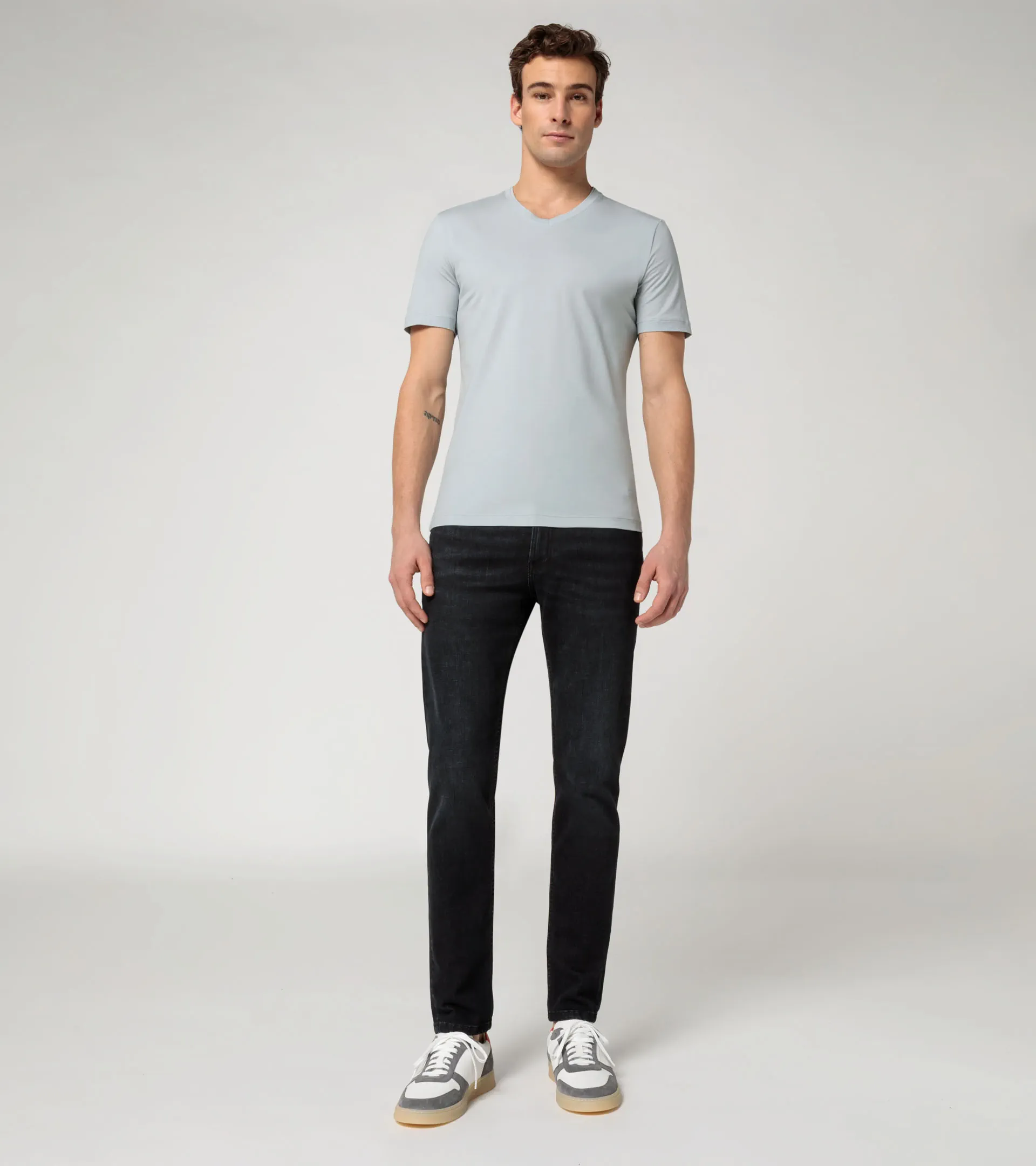 V-neck T-shirt | PORSCHE SHOP