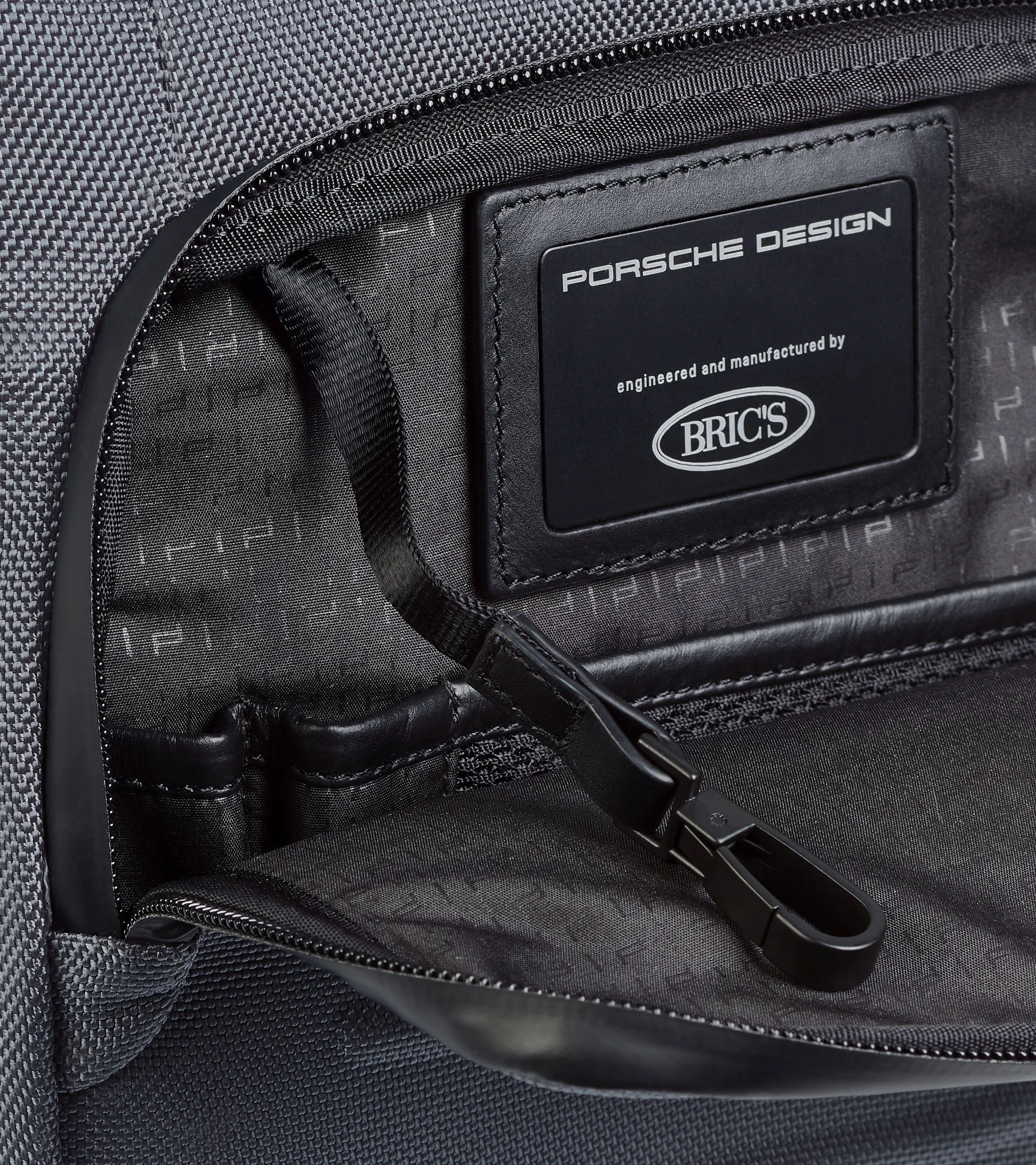Roadster Pro Shoulder Bag S | PORSCHE SHOP