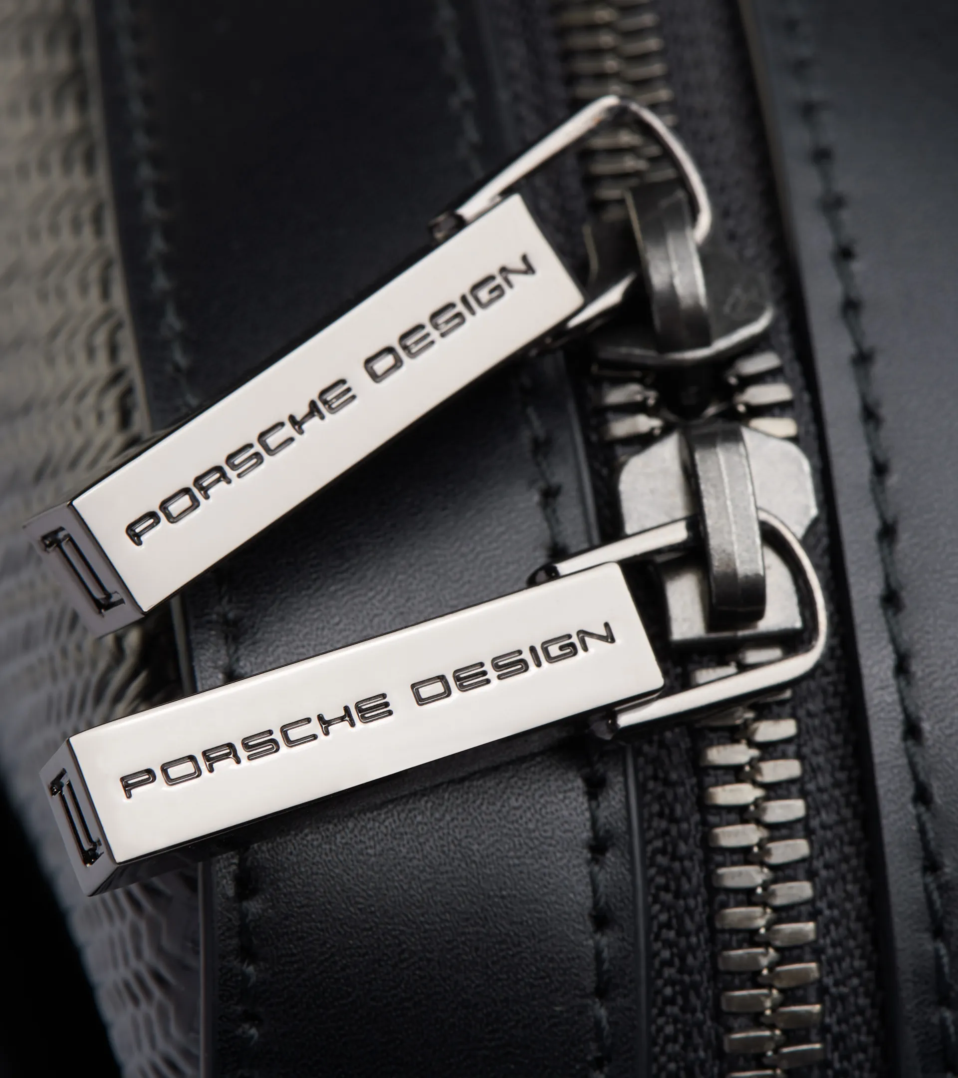 Carbon Briefcase M | PORSCHE SHOP