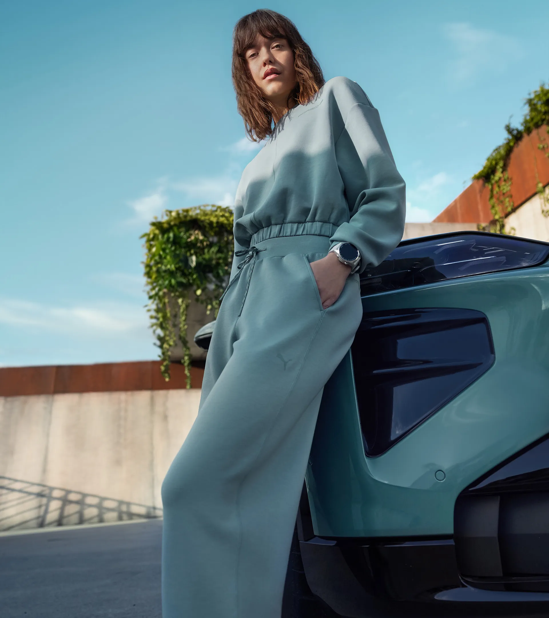 Crew-neck jumper – Porsche Cayenne Electric Lifestyle | PORSCHE SHOP