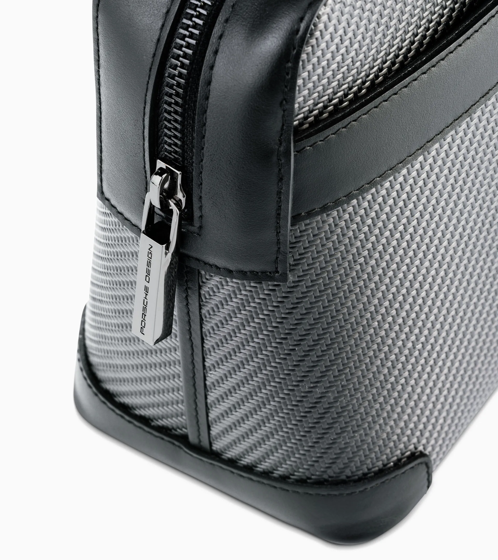 Carbon Washbag black | PORSCHE SHOP