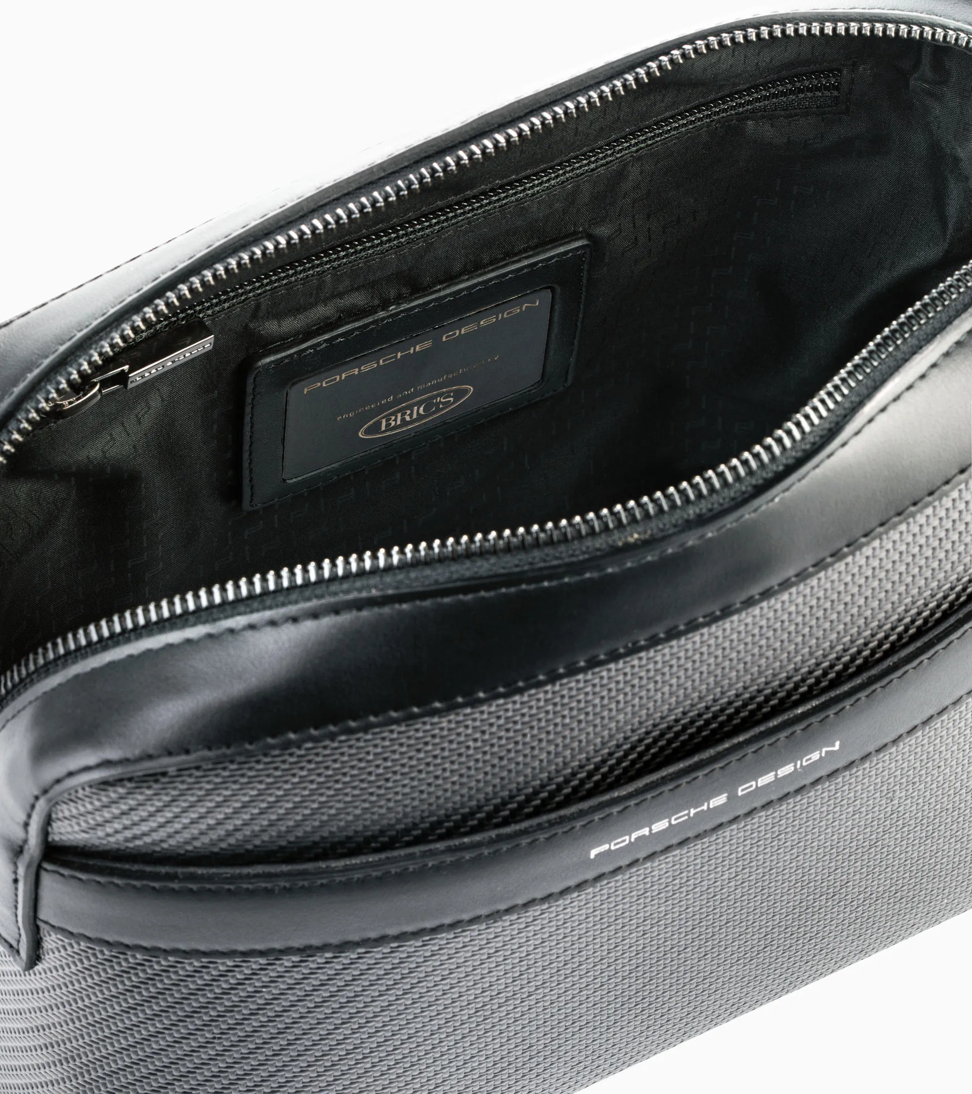 Carbon Washbag black | PORSCHE SHOP