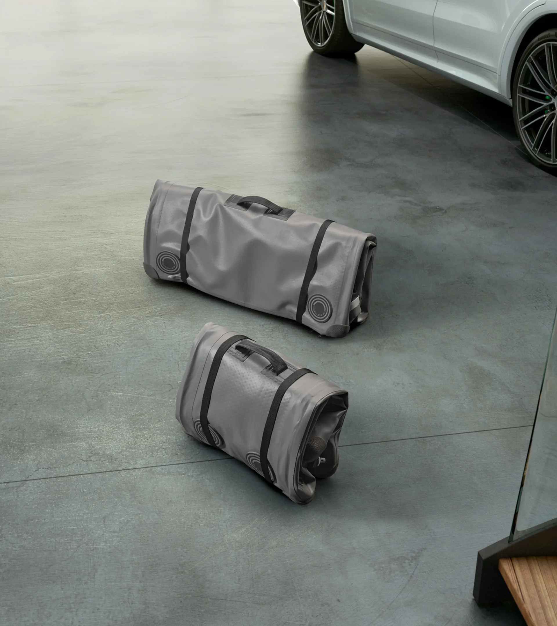 Porsche Luggage Compartment Box for dogs | PORSCHE SHOP