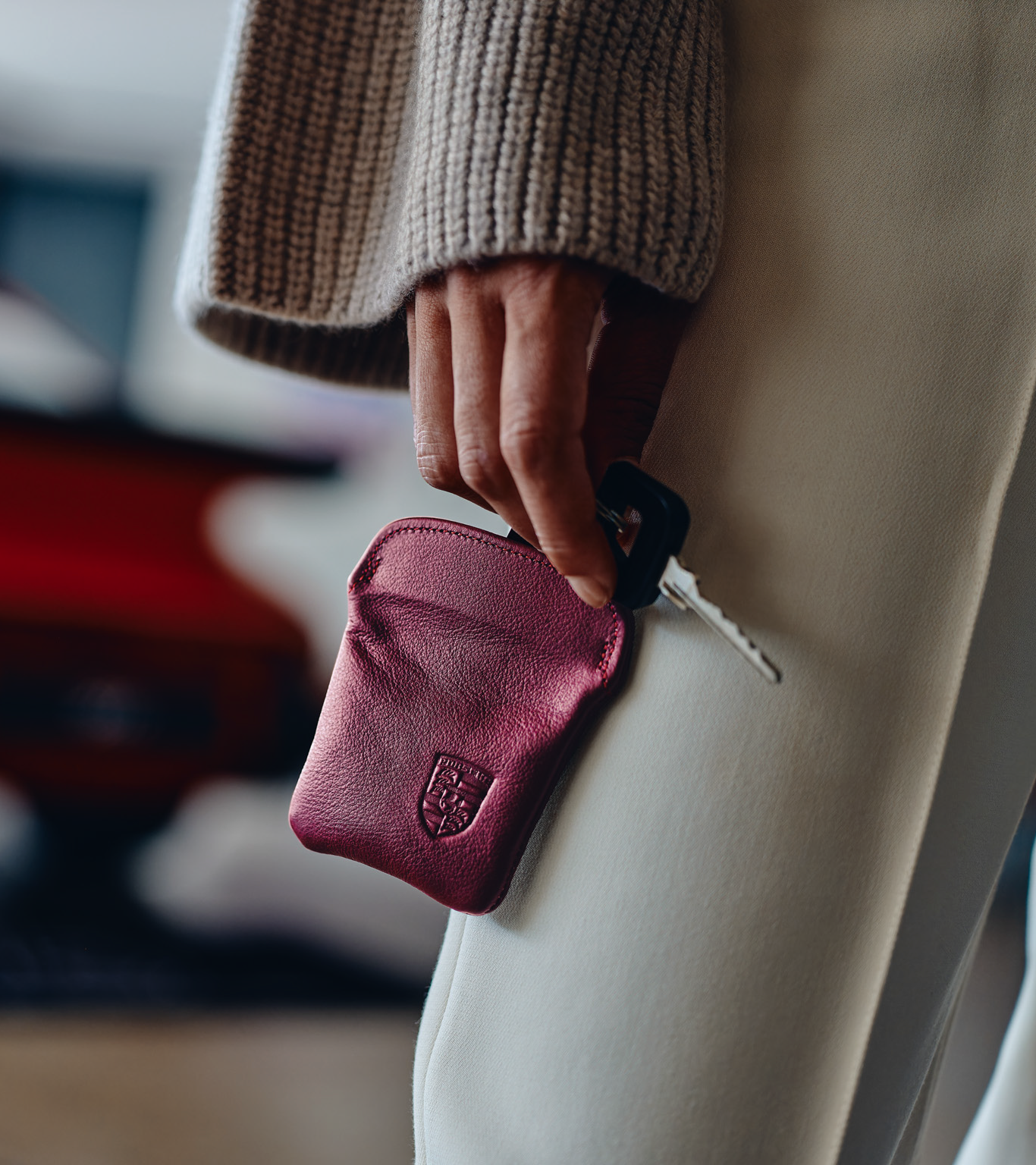 【チャオズ】≪BURGUNDY≫ HAND-DYED KEY CASE Porsche Classic Leather Key Pouch in Burgundy | PORSCHE SHOP