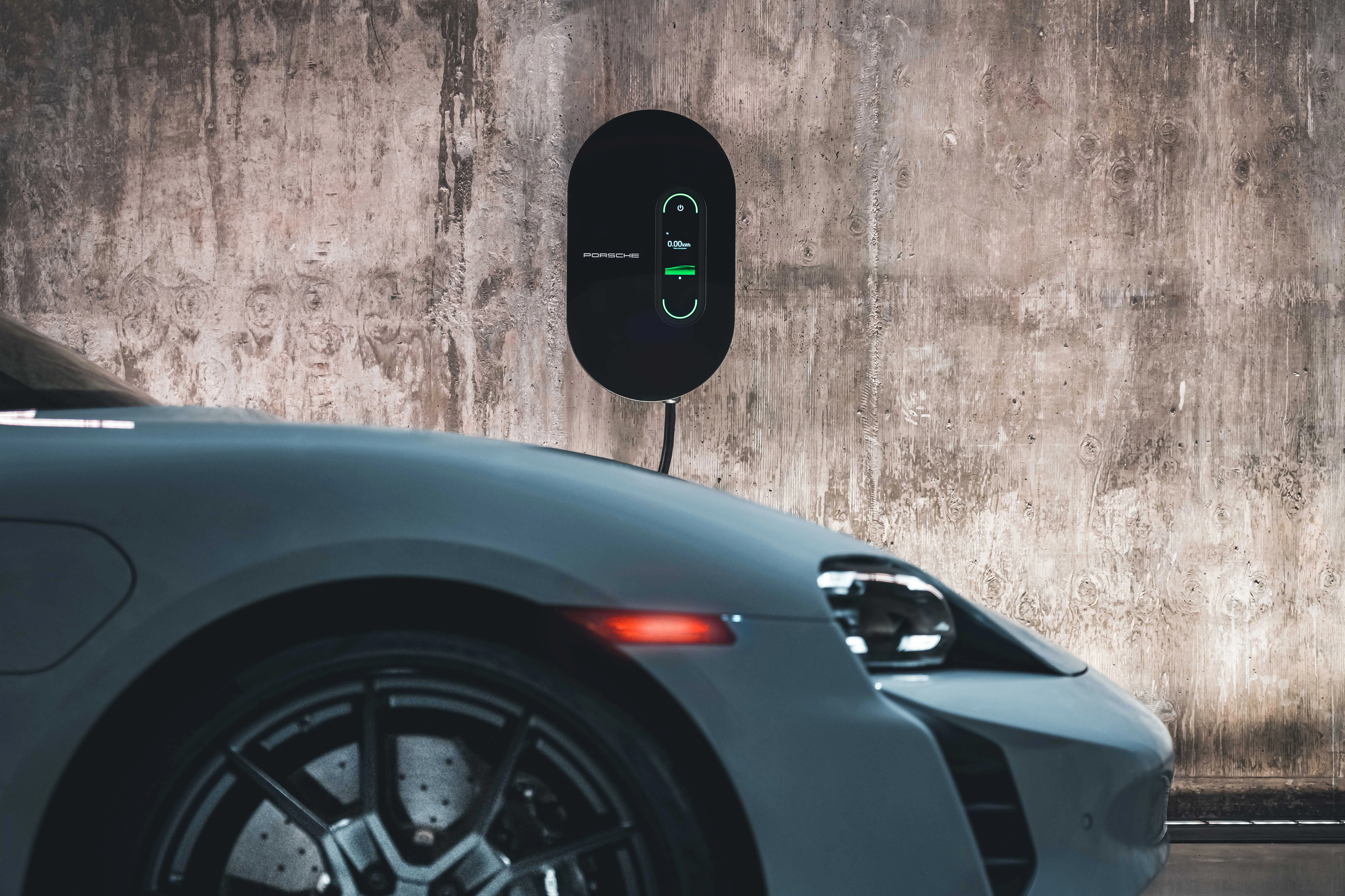 Porsche EV充電器 Porsche Wall Charger Connect | PORSCHE SHOP