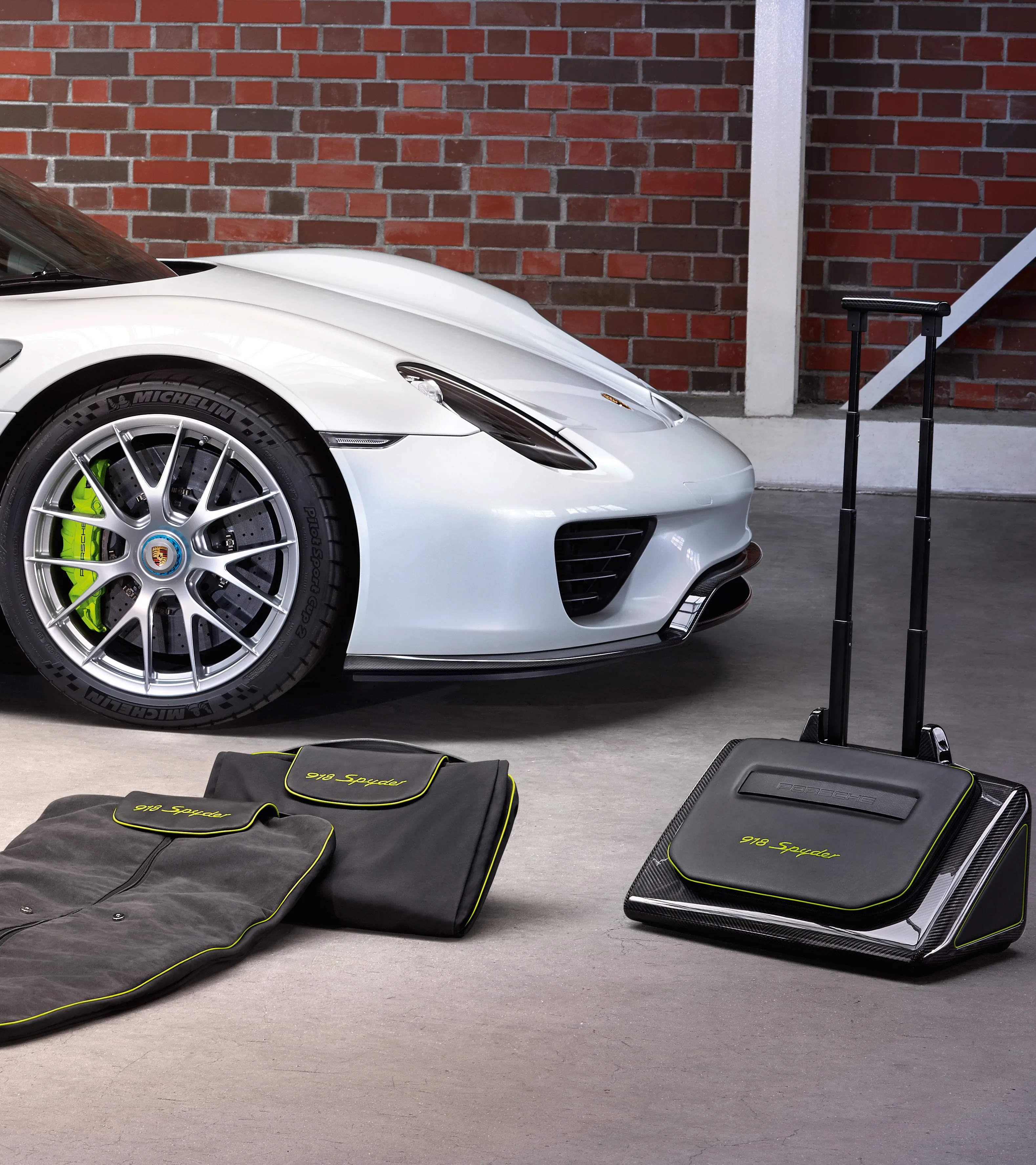 918 Spyder travel set (3-piece) | PORSCHE SHOP