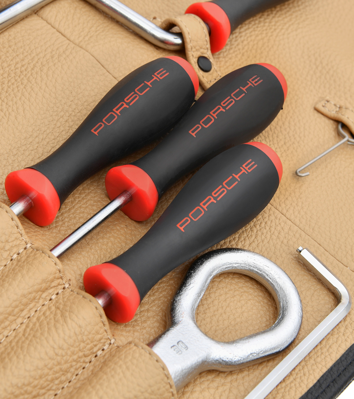 Porsche car care for your Porsche | PORSCHE SHOP