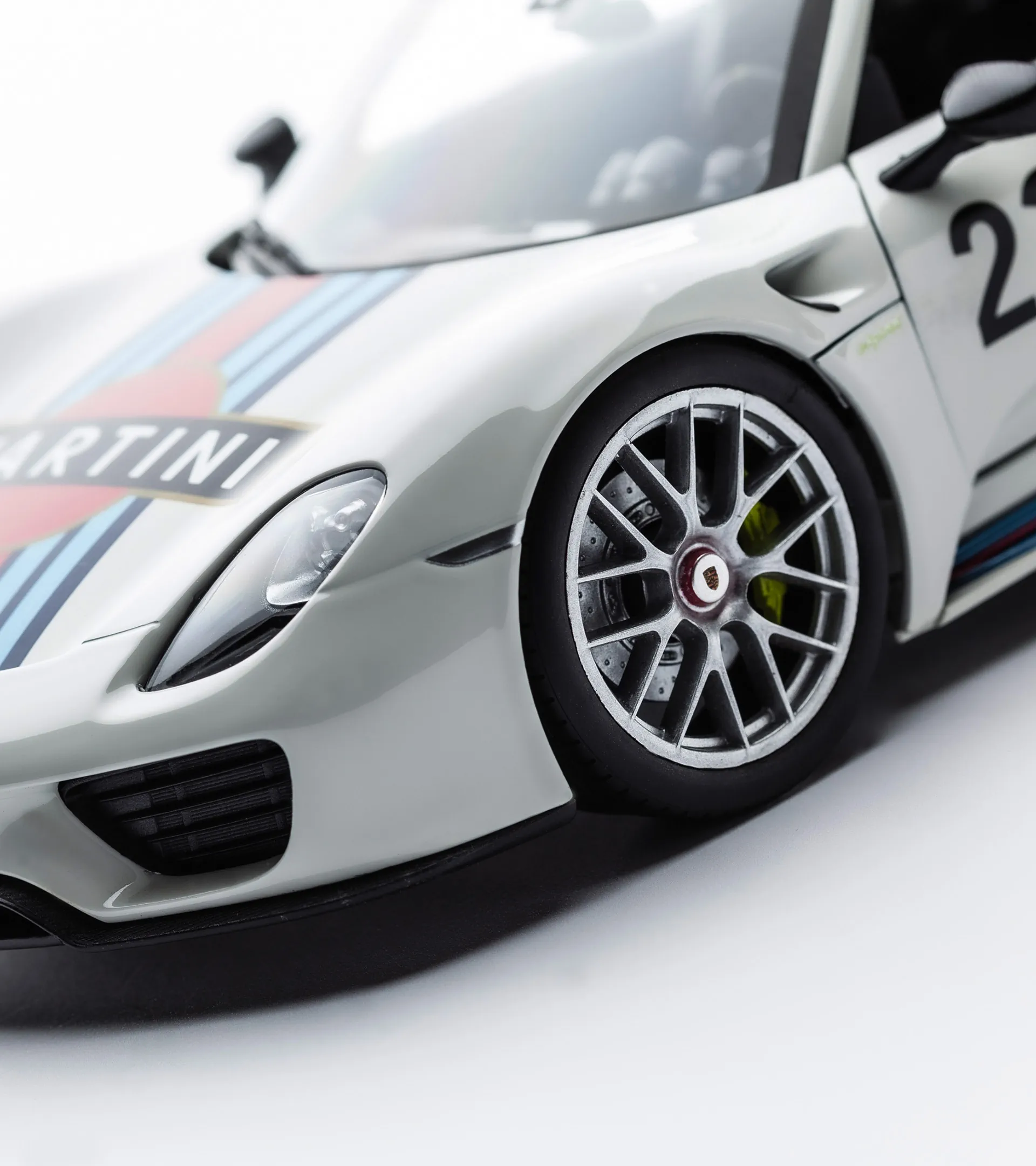 Porsche 918 Spyder Weissach Paket | PORSCHE SHOP